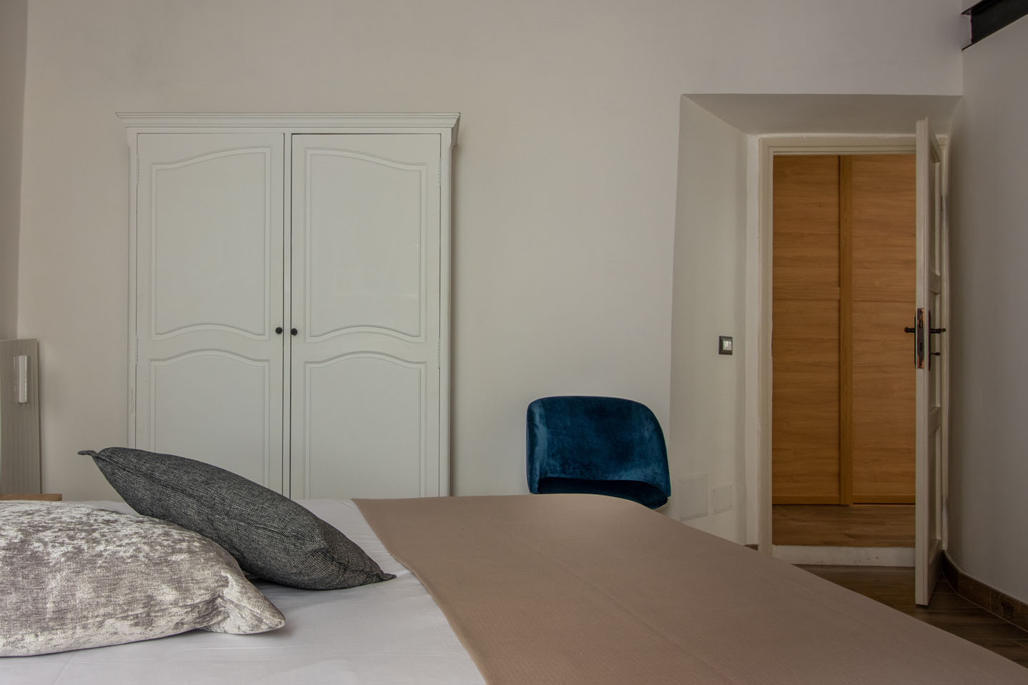 Bed & box gallery image